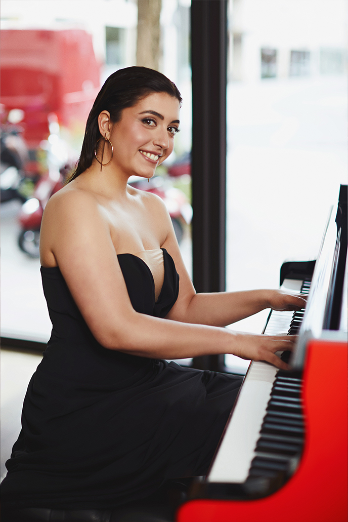 sophie-pacini-black-red-01-high