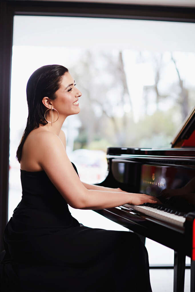 sophie-pacini-black-red-03-small