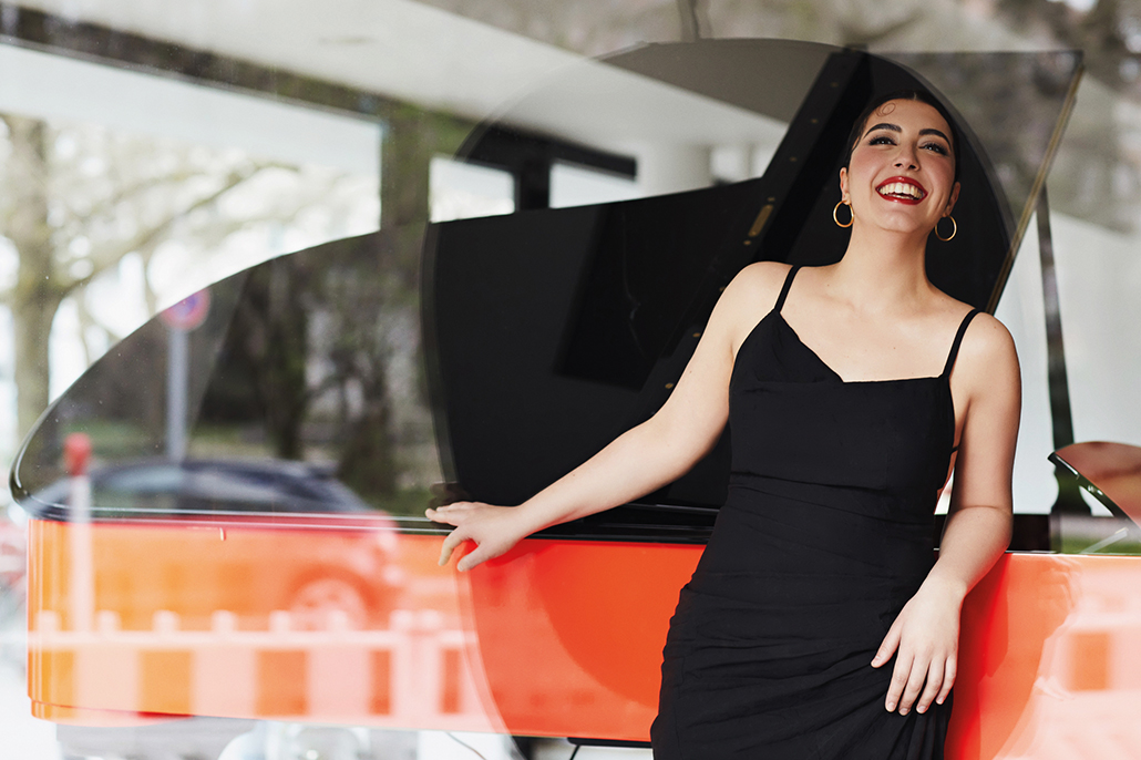 sophie-pacini-black-red-05-high